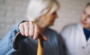 5 pomôcok, ktoré podporia samostatnosť seniora